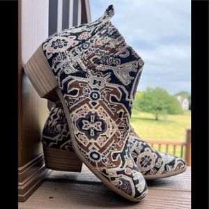 American Eagle Booties